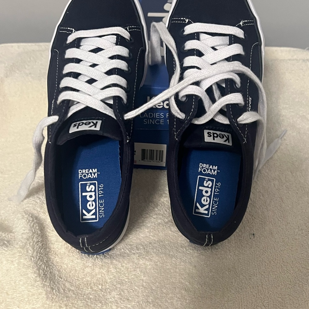 Keds Dark Blue Twill Sneakers with White Accents EUC size 6.5